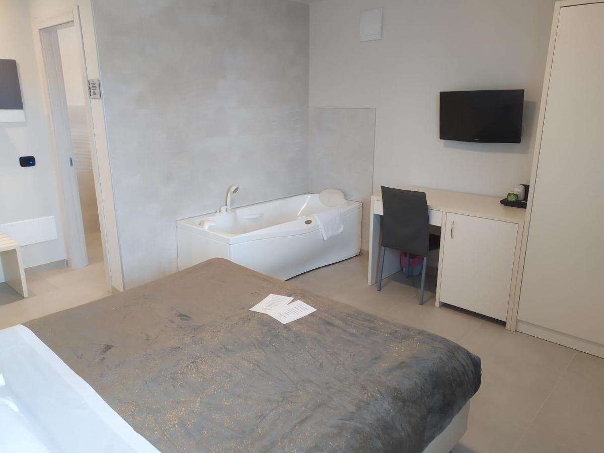 Garda Diamant Bed & Breakfast Desenzano del Garda Exterior photo
